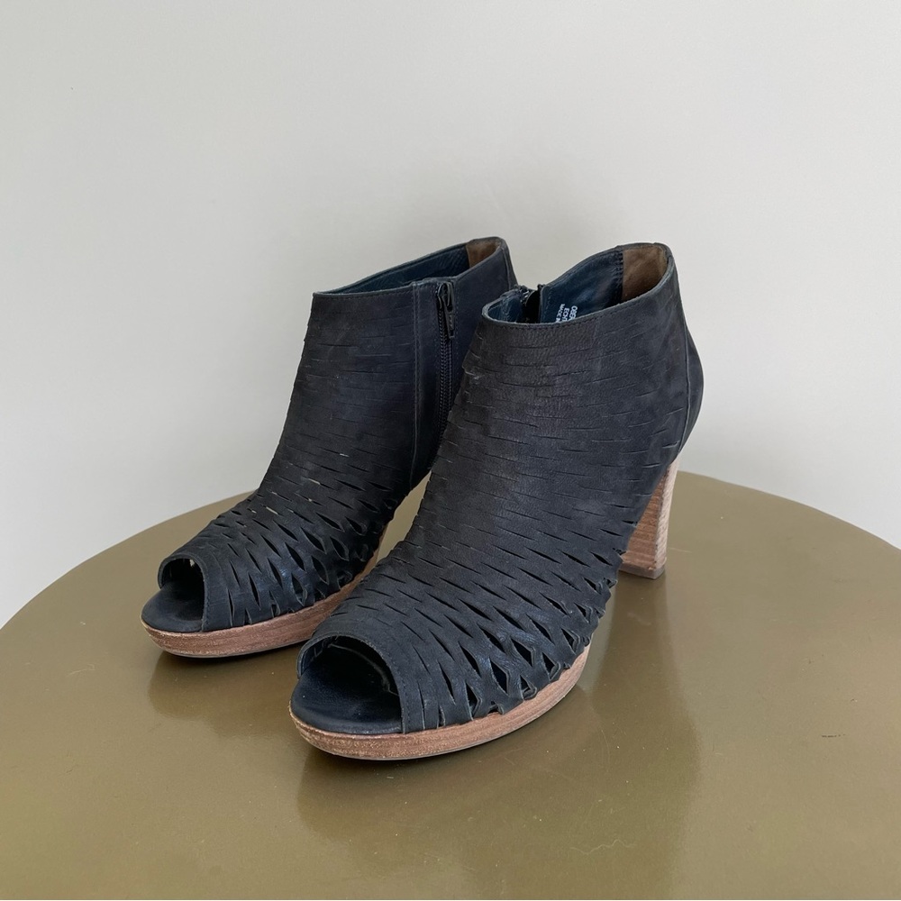 Paul Green Tracey Black Perforated Peep Toe Booties Womens Size 9